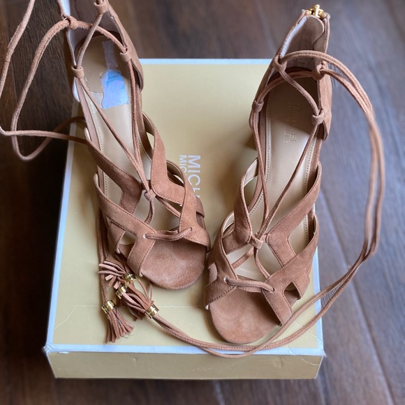 Micheal Kors Mirabel Mid Suede Heels Sandals - Picture 2 of 15